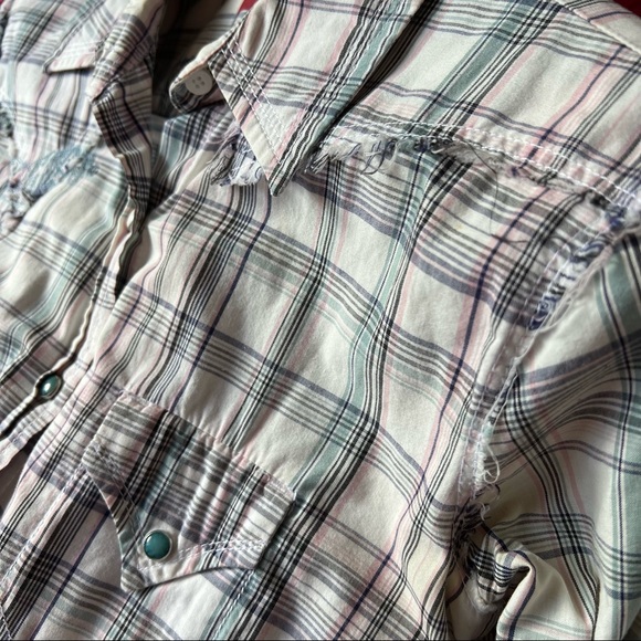 Levi’s Button Down Embroidered Shirt - Picture 7 of 8